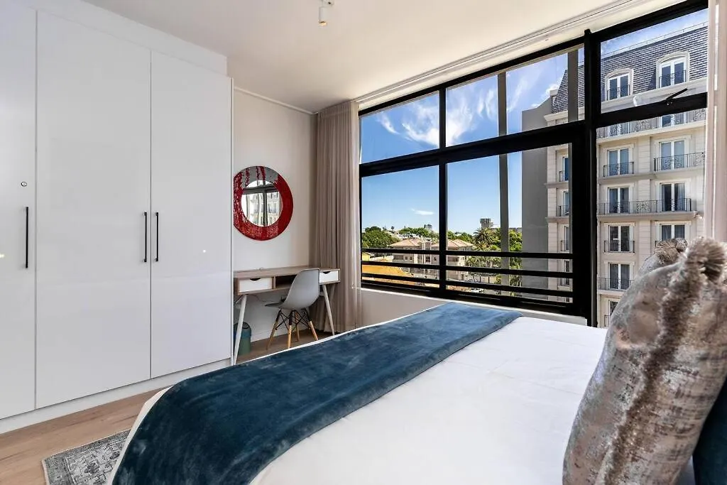 Urban Palette - Modern & Artistic Green Point Apt Cape Town Apartment