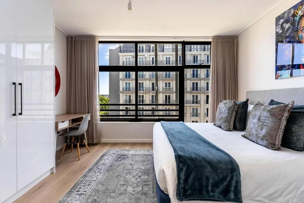 Urban Palette - Modern & Artistic Green Point Apt Cape Town Apartment