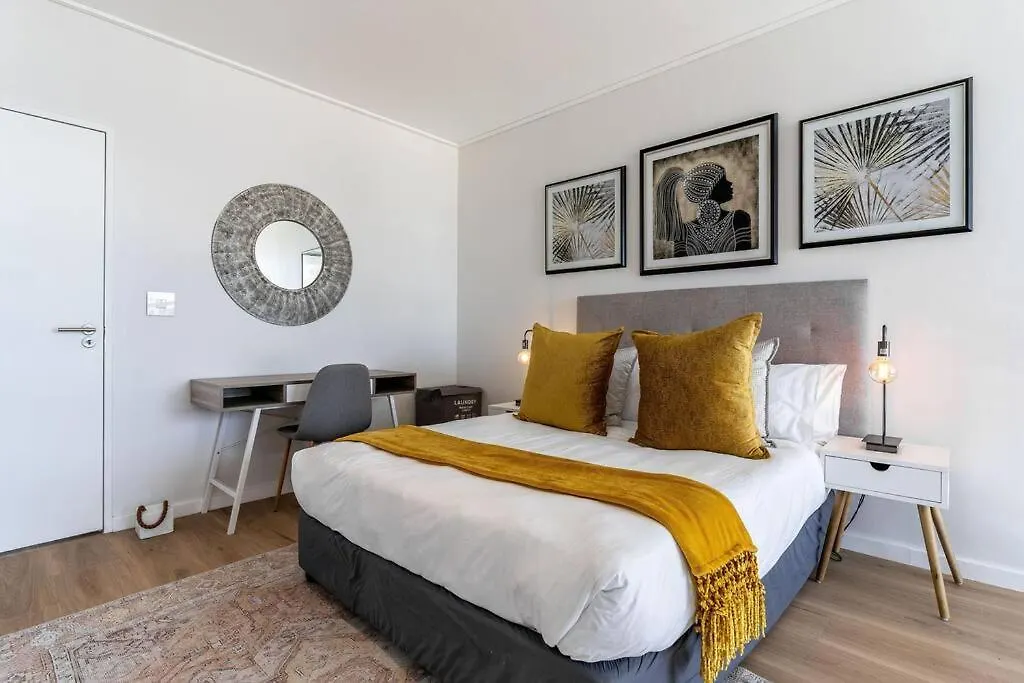 Urban Palette - Modern & Artistic Green Point Apt Cape Town Apartment