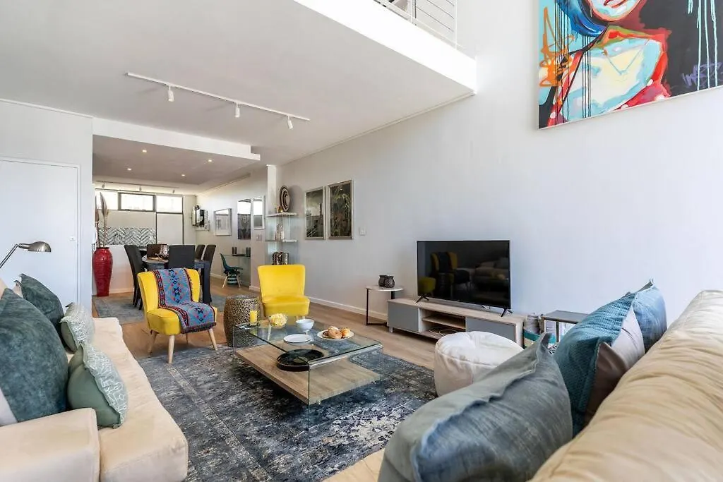 Urban Palette - Modern & Artistic Green Point Apt Cape Town
