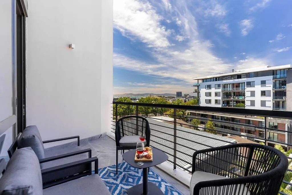 Urban Palette - Modern & Artistic Green Point Apt Cape Town