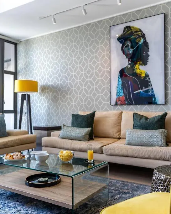 Apartment Urban Palette - Modern & Artistic Green Point Apt Cape Town