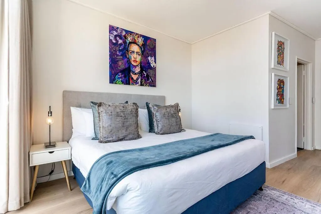 Urban Palette - Modern & Artistic Green Point Apt Cape Town